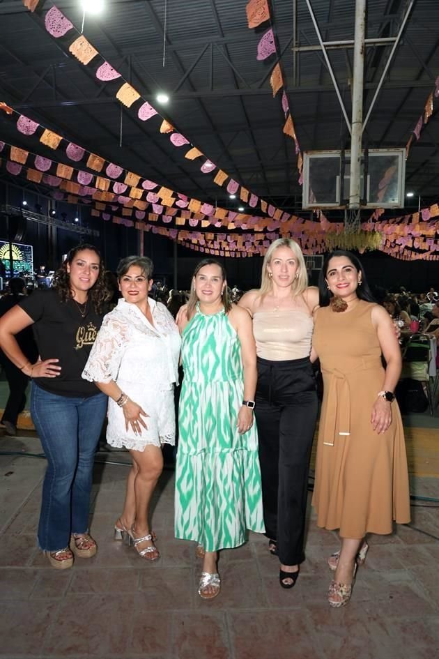 (Parte de la Mesa Directiva) Gaby Villarreal, Sandra Santoy Isabel González, Adriana Colis y  Rocío Balderas