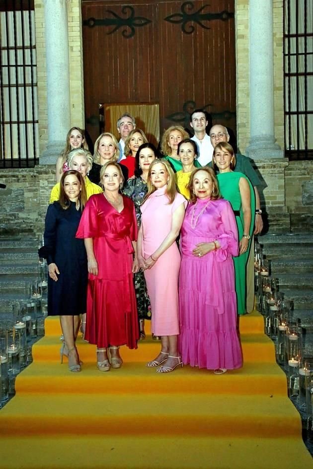 Integrantes del patronato de la Escuela Superior de Música y Danza de Monterrey