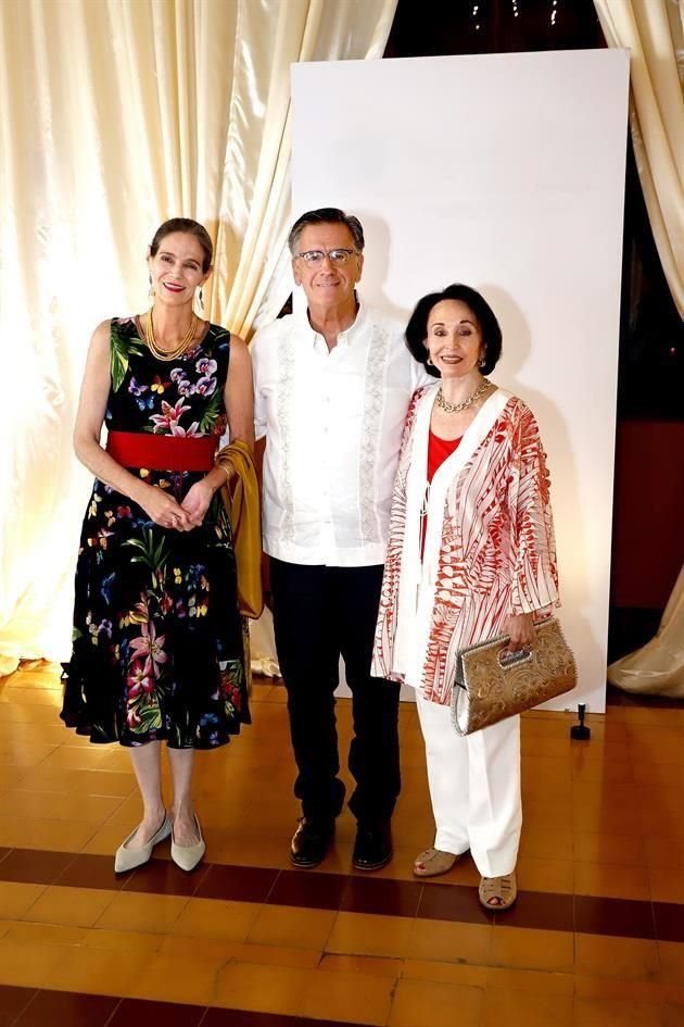 Mercedes Madero, Pedro Madero y Cecilia Pérez Madero de Sada