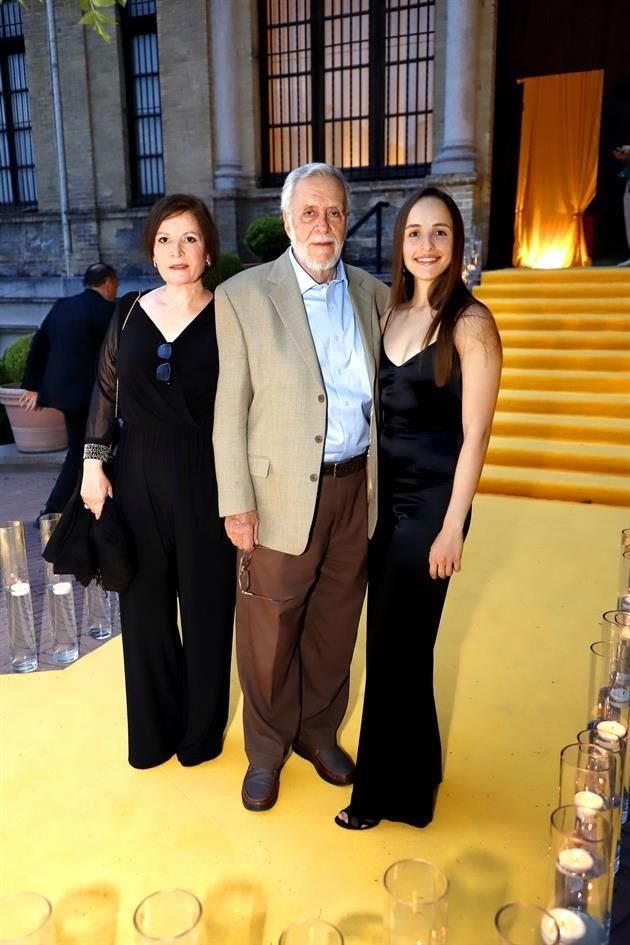 Liz Garza de Milmo, Alberto Milmo y Elena Milmo