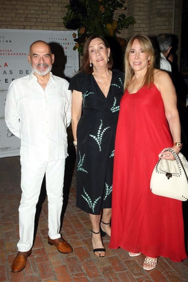 Alberto Villarreal, Cristina Brittingham y Sandra Gojón