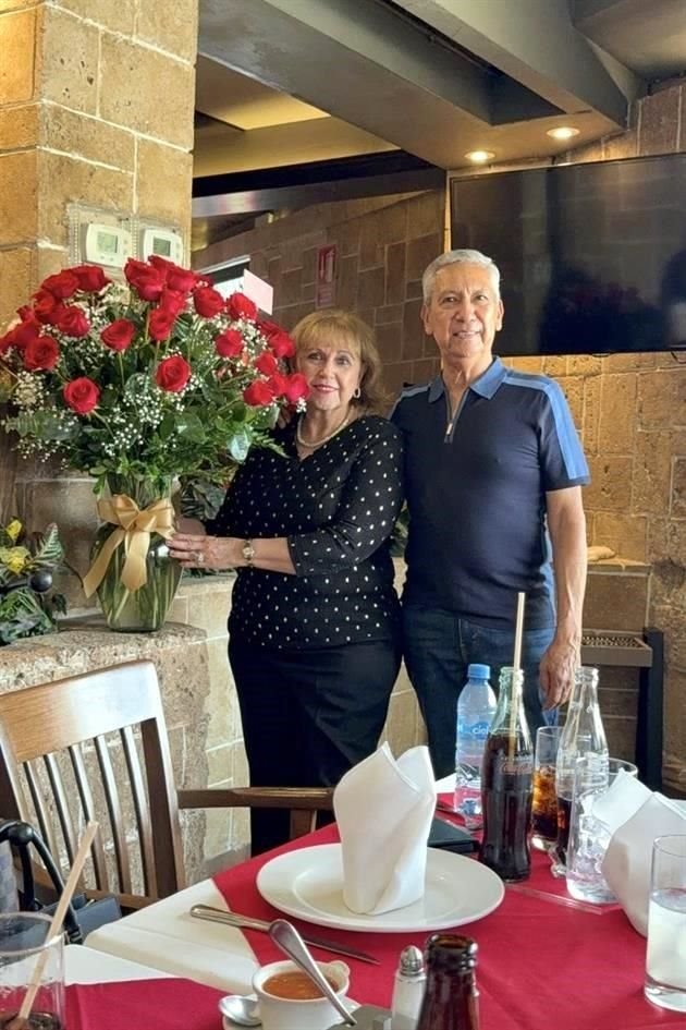 Elsa Sepúlveda de Martínez  y Gilberto Martínez Guajardo