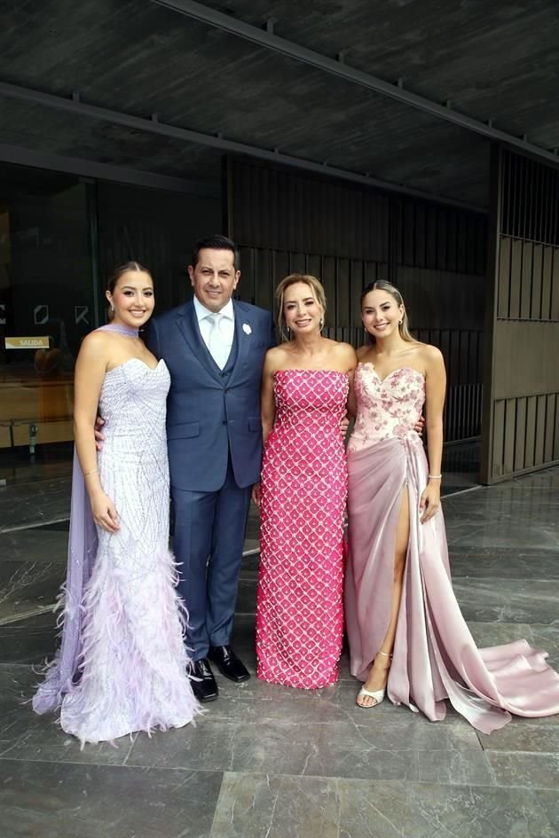 Fabiola Leal Perales, Edgar Leal, Karla Perales Fernández y Karla Leal Perales