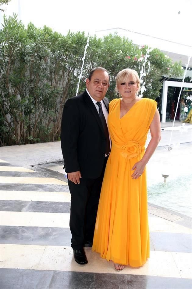 Homero Treviño y Claudia Perales