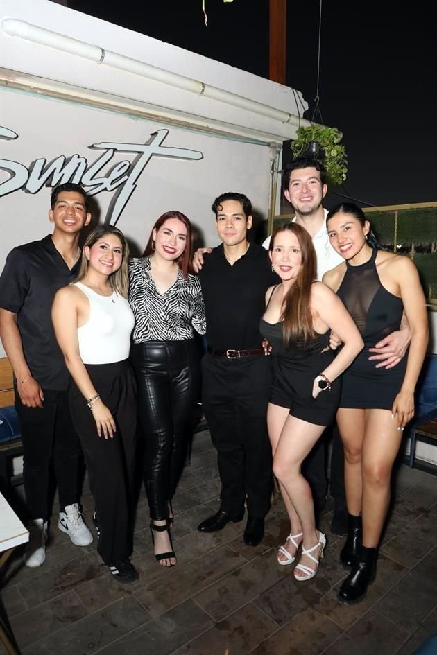 Julio Mares, Viviana de los Santos, Vanessa Molina, Jorge Rupel,  Janet Sáenz, Deyanira García y Raúl Lagunes