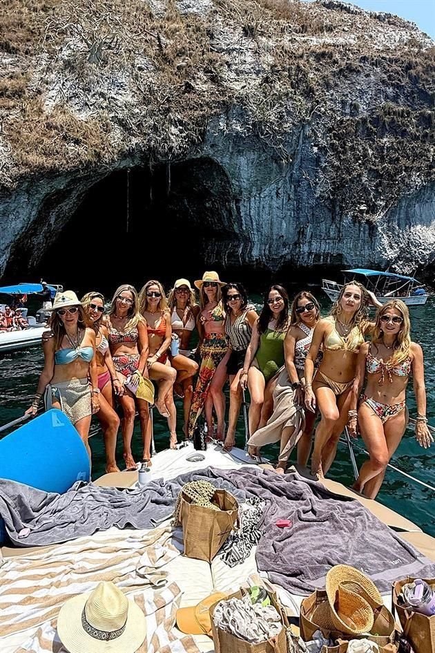 Marcela Lozano de Arcq, Olaya Guajardo, Anna Carrillo, Frieda Erhard, Érika Manautou, Mayela Garza, Alba Flores, Tere Mondragón,  Lorena Díaz, Eva Pimentel y Hérica Cortés