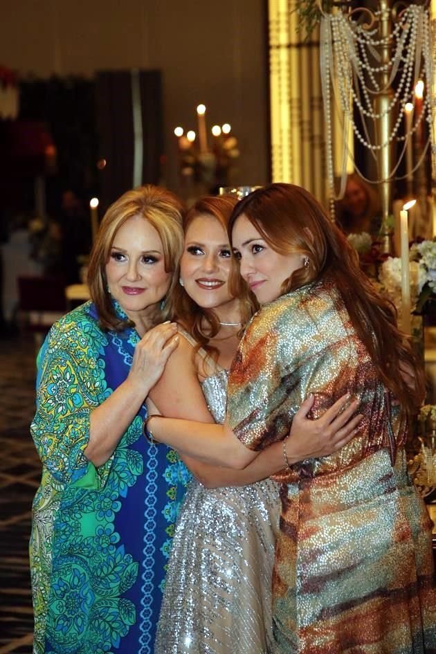 Lily Ayala, Lily Pierce Ayala y Deborah Pierce Ayala