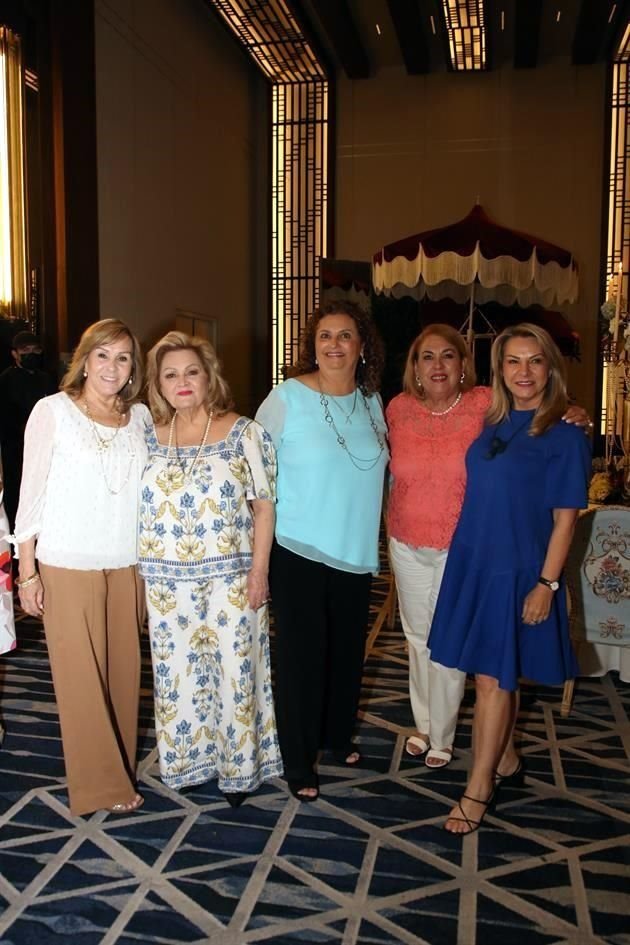 Nancy Santos, Patricia Rueda, Yelile Marcos, Olga González y Rosy Zambrano