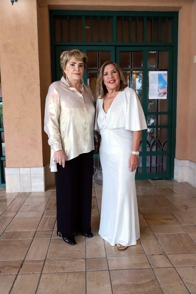 Norma Gómez de Flores y Rosy Estrada