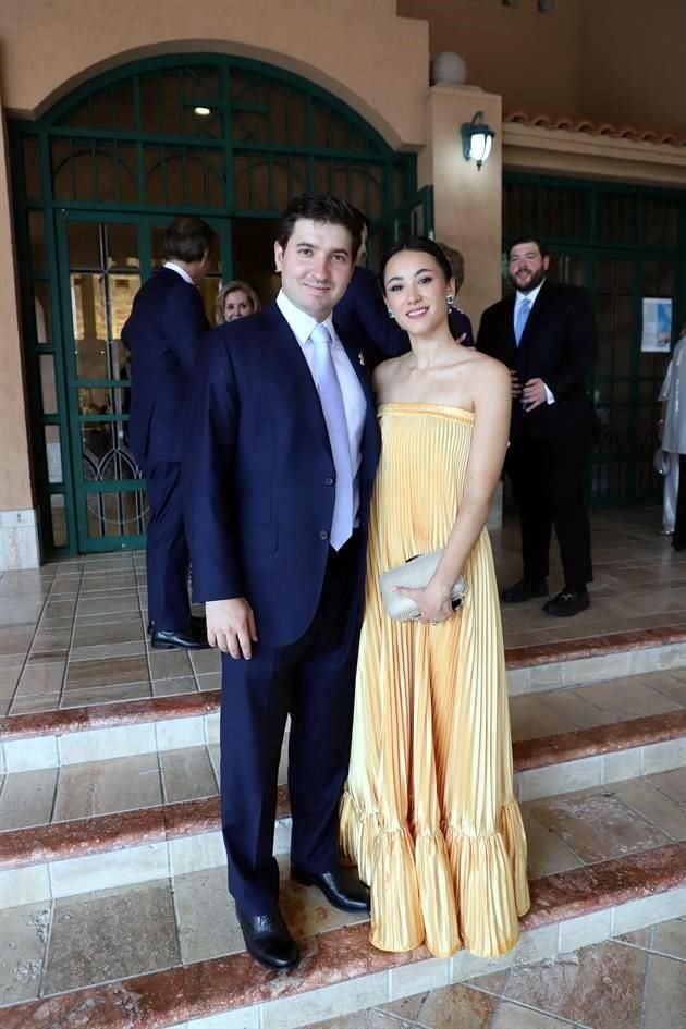 José Arturo González y Regina Garza
