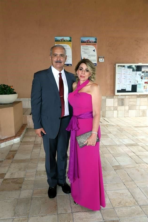 Carlos Enrique Flores y María Teresa de Flores