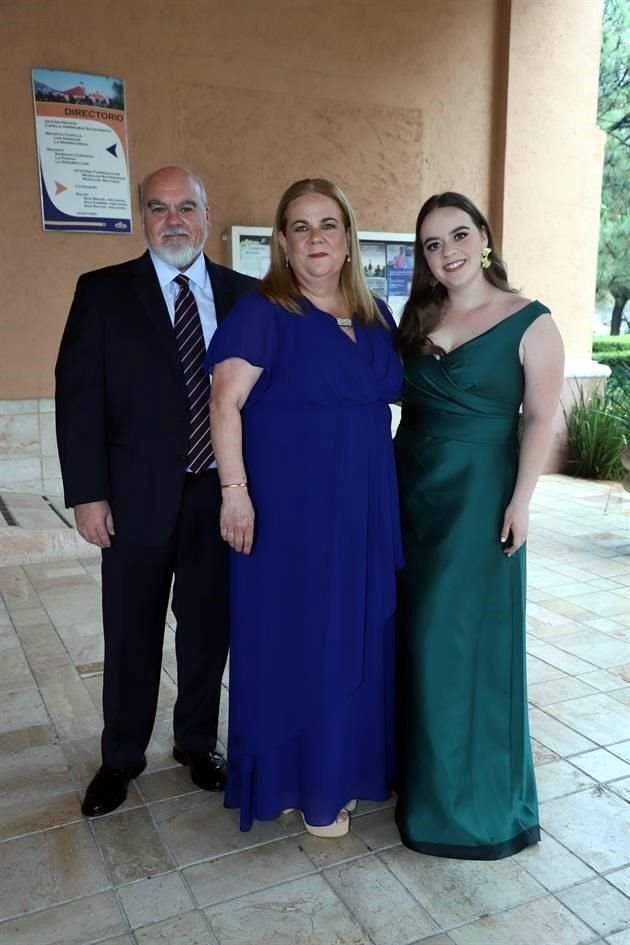 Roberto Hinojosa, Bárbara Arévalo y Andrea Hinojosa