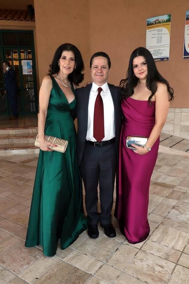 Rocío Arce, Beto Fuentes y Andrea Fuentes