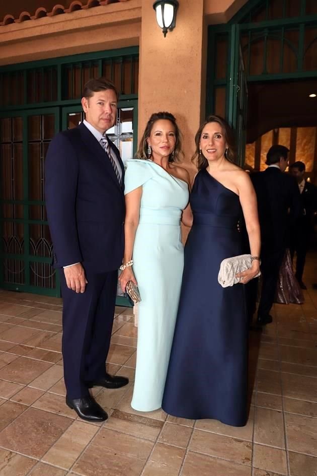 Sergio Montemayor, Analía Montemayor y Mary Carmen Galván de Cavazos