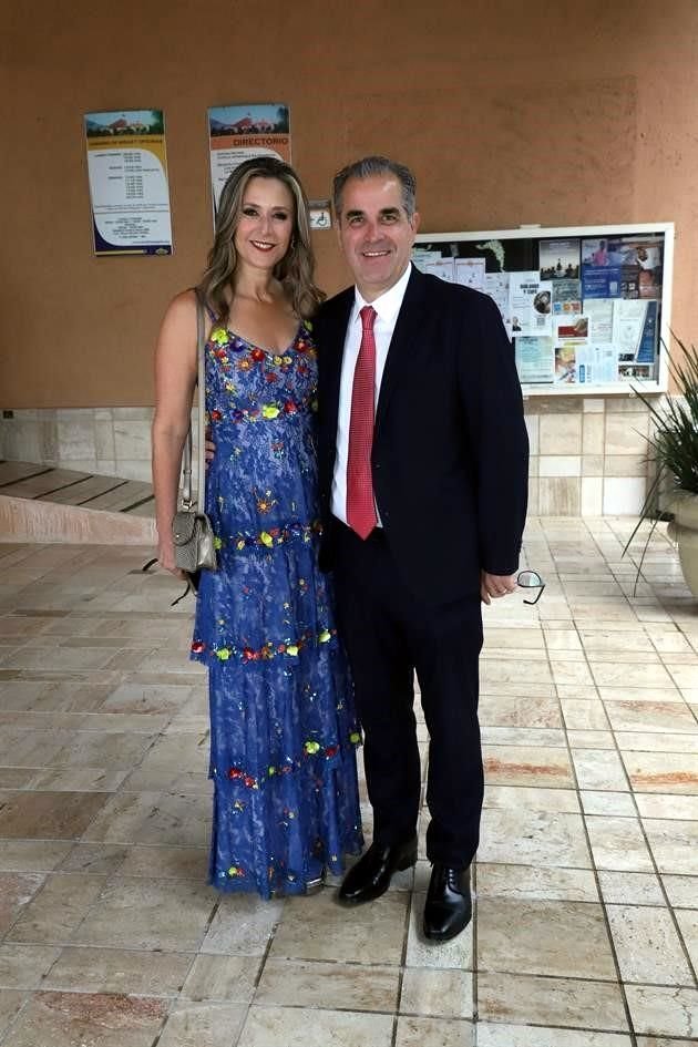 Mónica Gleen de González y Manuel González