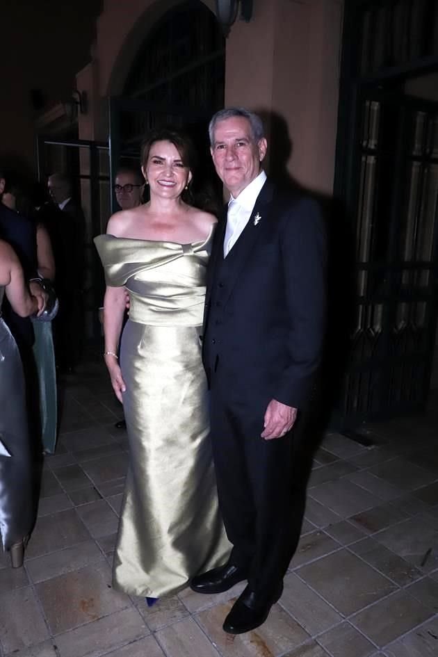 Norma Flores de Cebrián y Roberto Fernando Cebrián Uribe