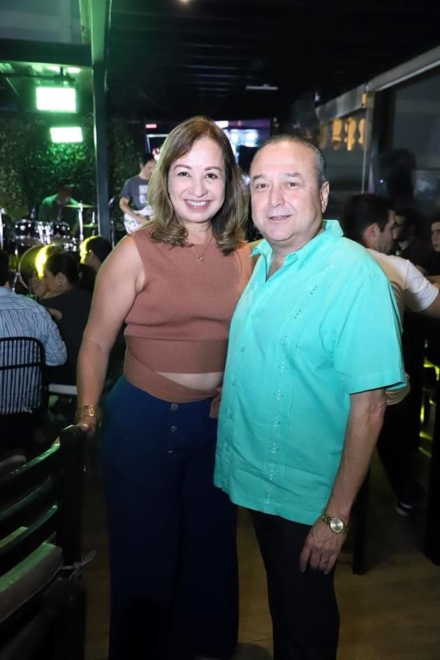 María Esther Hernández y Raúl Valadez