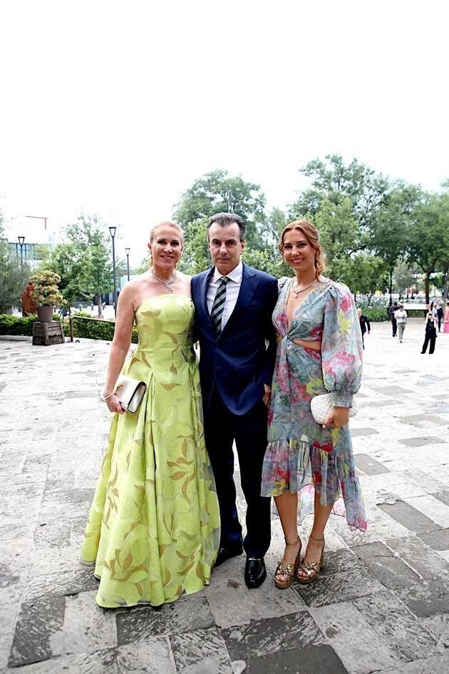 Alejandra Garza de Landeros, Armando Landeros y Renata Landeros