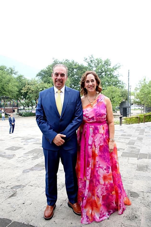 Daniel Villarreal y Paulina Garza de Villarreal