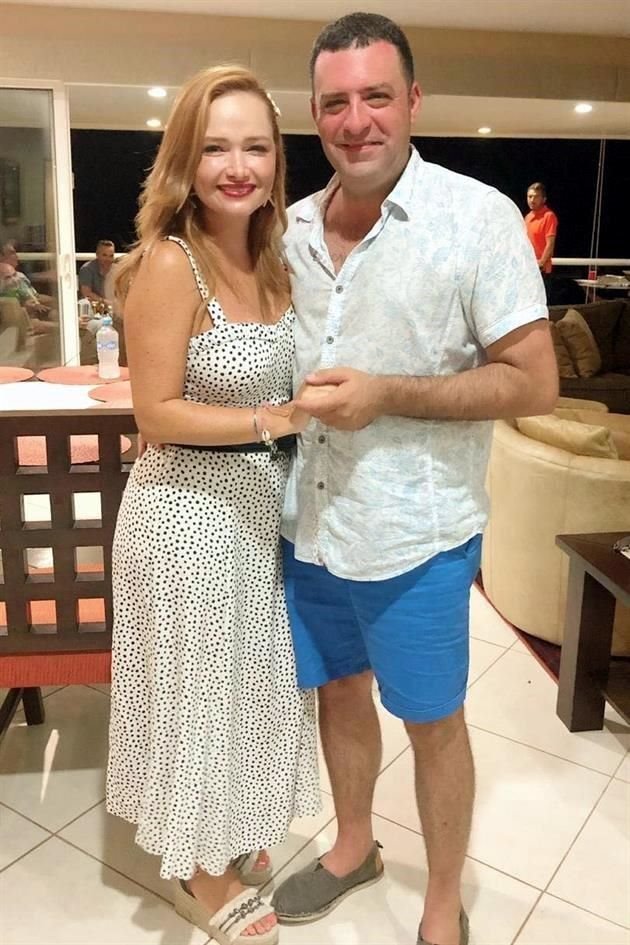José González y Mireya Flores de González