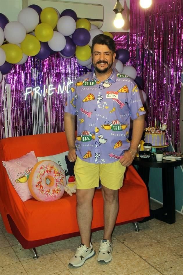 Allan Requenes Martínez