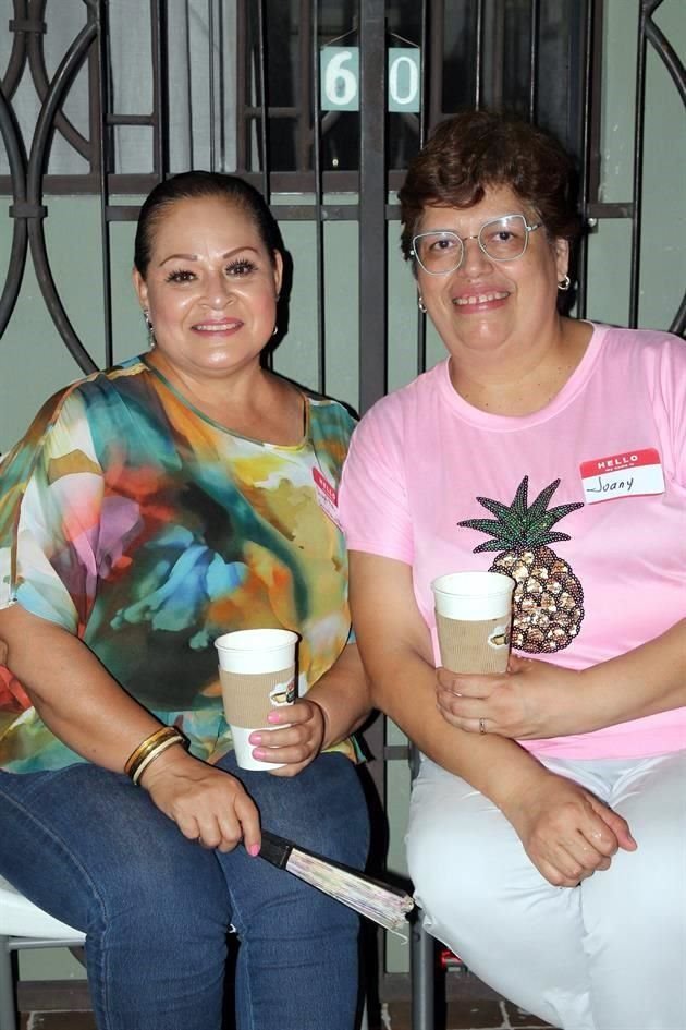 Lupita Quintanilla y Mary Mendoza