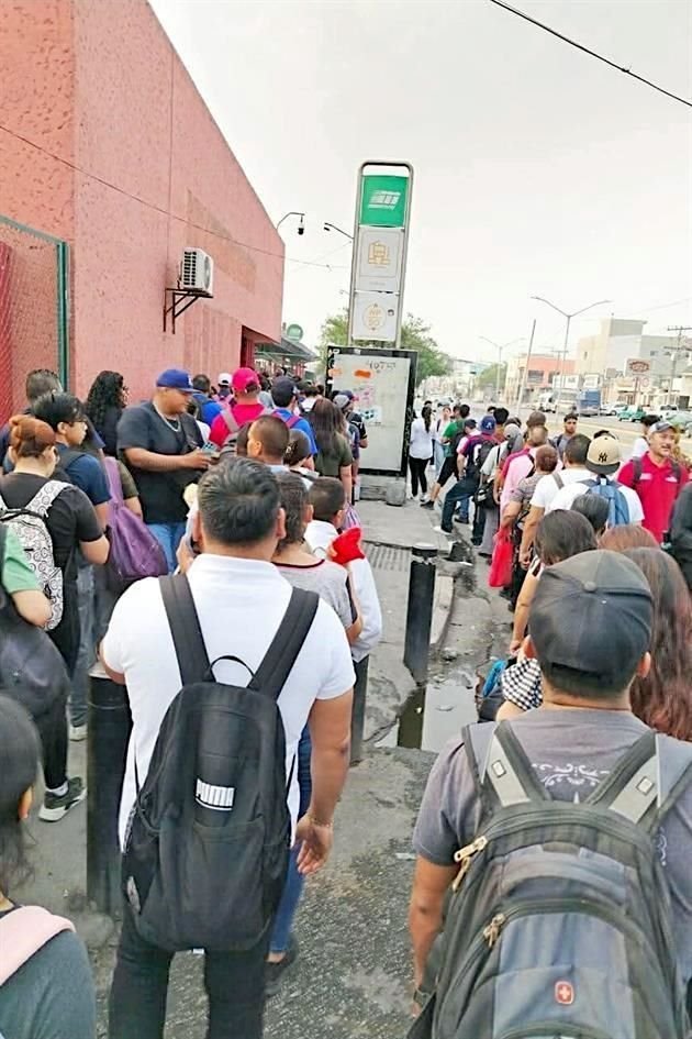 En octubre, dijo el funcionario, deberán quedar listos los andenes para las unidades verdes del Transmetro y en febrero concluirán los nuevos andenes para el Metro.