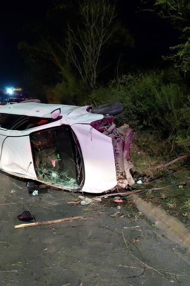 El aparatoso choque fue reportado a las 21:27 horas a la altura de la Colonia Héctor Caballero.