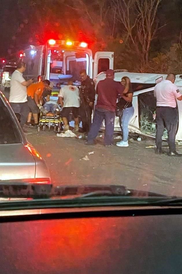 Además de la bebé, que falleció en el hospital, la mamá de la menor y el taxista resultaron heridos.