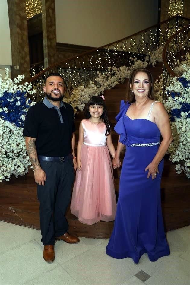 Jaime Ramos, Kendra Ramos y Leticia Riojas