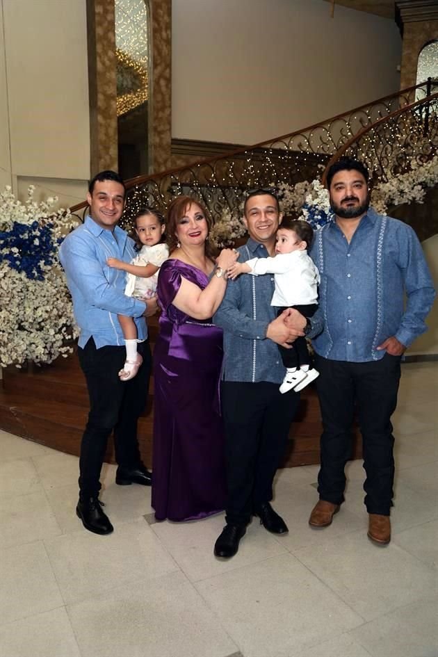 Arturo Riojas, Rebeca Riojas, Maricela Riojas, Alberto Riojas, Santino Riojas y Ángel Salazar