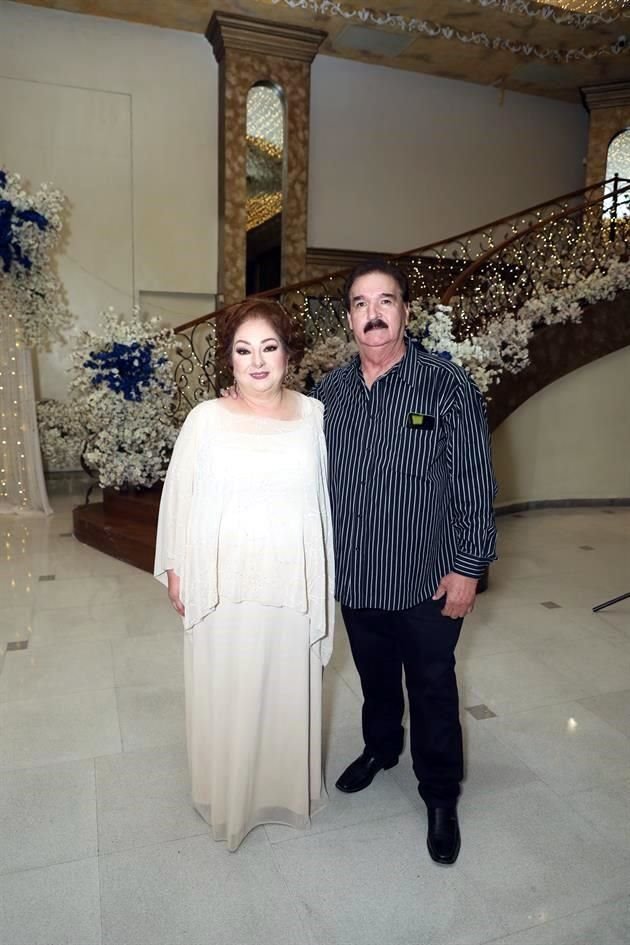 Sandra Riojas y Álvaro Rodríguez