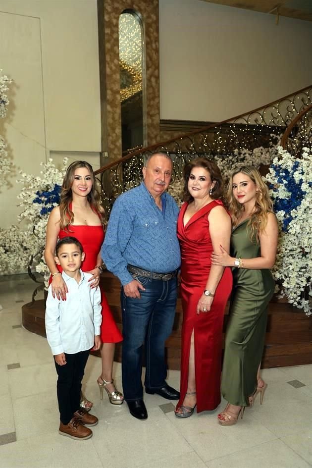 Humberto Garza, Adriana Riojas, Ángel Riojas, María Eufemia Guajardo y Aracely Riojas