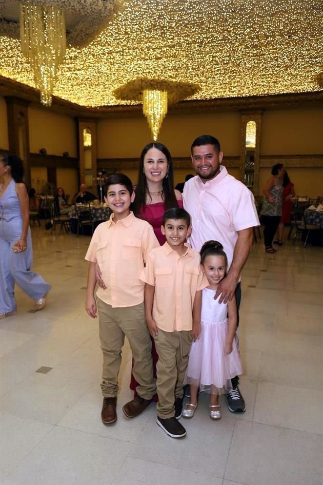 Irán Villarreal, Mirthala Guajardo, José Irán Villarreal, Isaac Villarreal y Melissa Villarreal