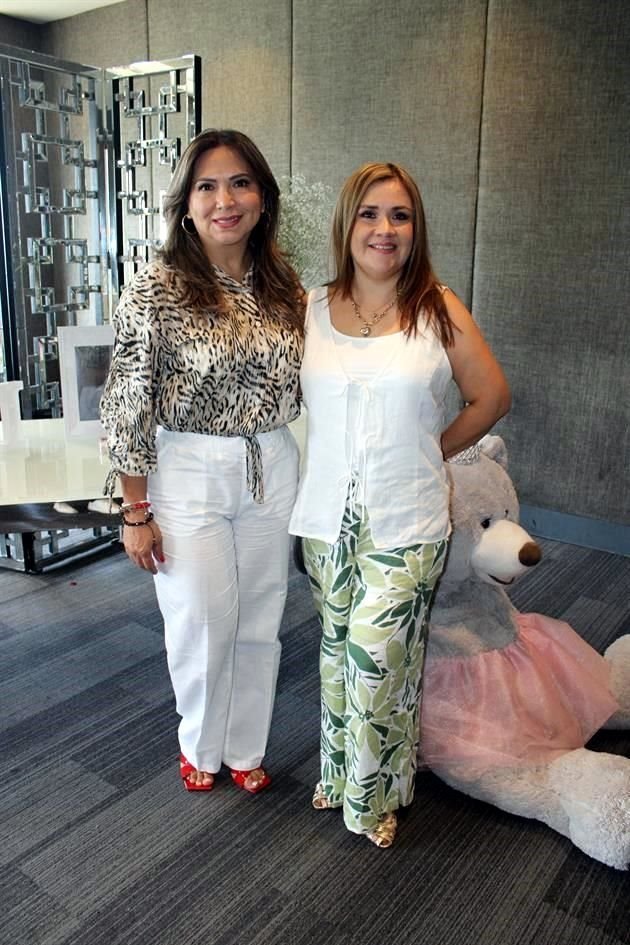Rosy Velázquez y Gabriela Reyes de Villarreal