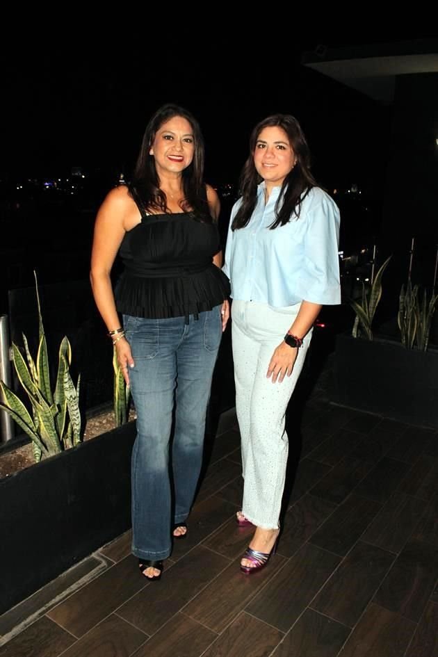 Sandra de Vallarta y Adriana Pérez