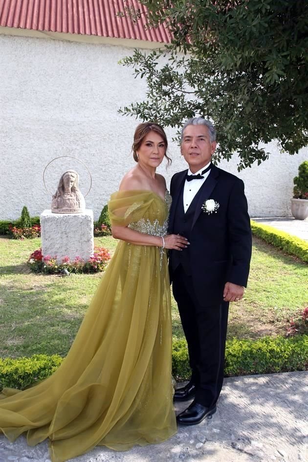 María Esther Saldívar Parás y Roberto Novoa Cedillo