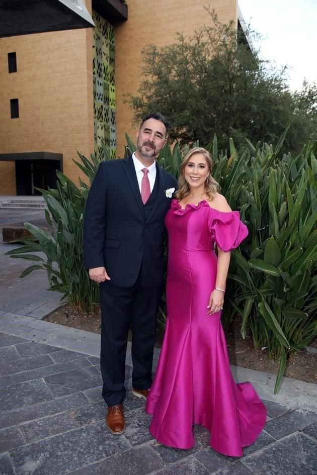 Jorge Domínguez García y Susana Rodríguez de Domínguez, hermana del novio