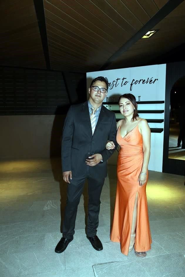 Carlos Córdova y Paola Castelan