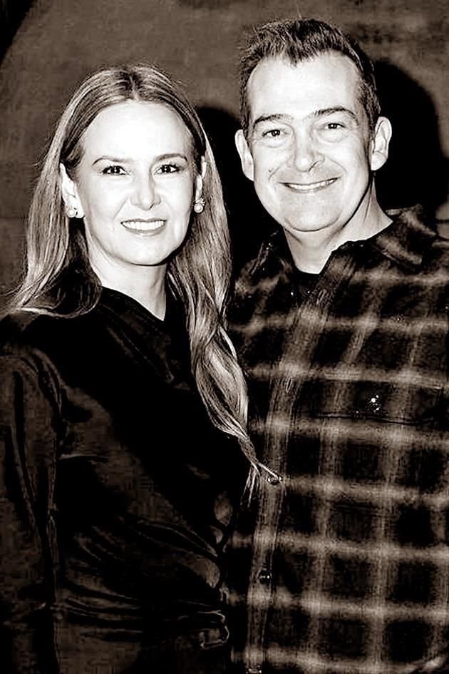 CON SU ESPOSA. Conchita Ulloa de Odriozola
