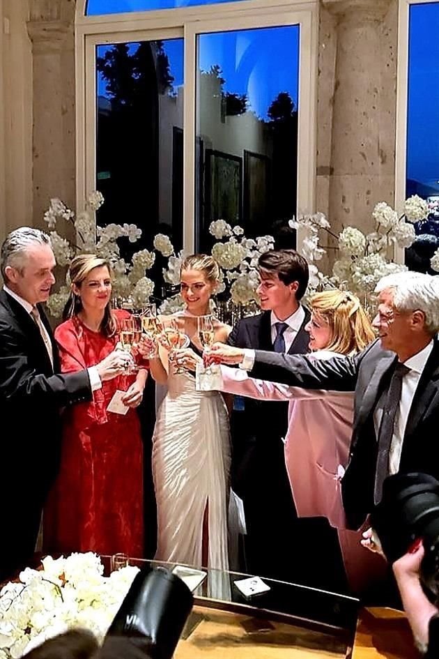 PAPÁS DE LOS NOVIOS. Bernardo Sada Alanís, Vanina González de Sada, LOS NOVIOS, Pilar Barrera de Zambrano y Enrique Zambrano Benítez