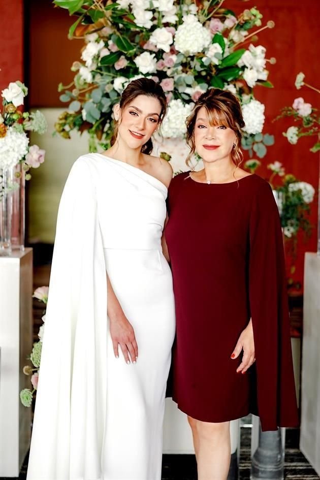 Con su mamá, Beba Hernández de Fernández