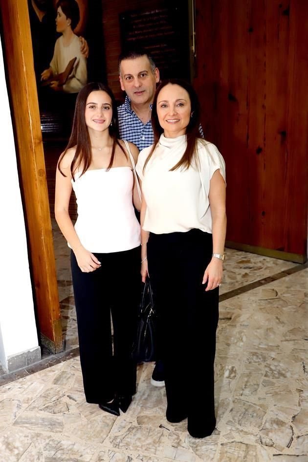Balbina Canavati, Mauricio Canavati y Mayra Macías de Canavati