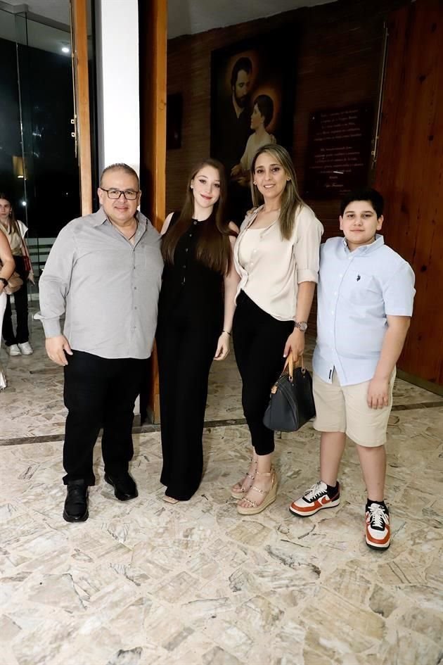 Gildardo Cid, Fernanda Dahuabe, Irene Dahuabe y David Cid