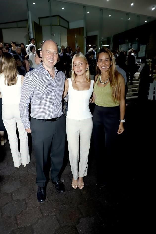 Fernando Morales, Fernanda Morales y Paty Mejía