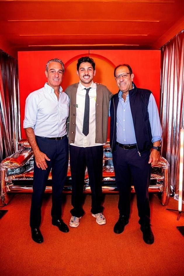 CON EL ARTISTA. Carlos Slim Domit y Marco Antonio Slim Domit