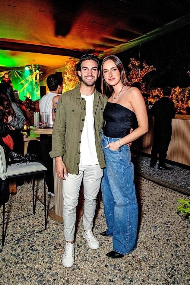 Joss Romero y Mariana Giner