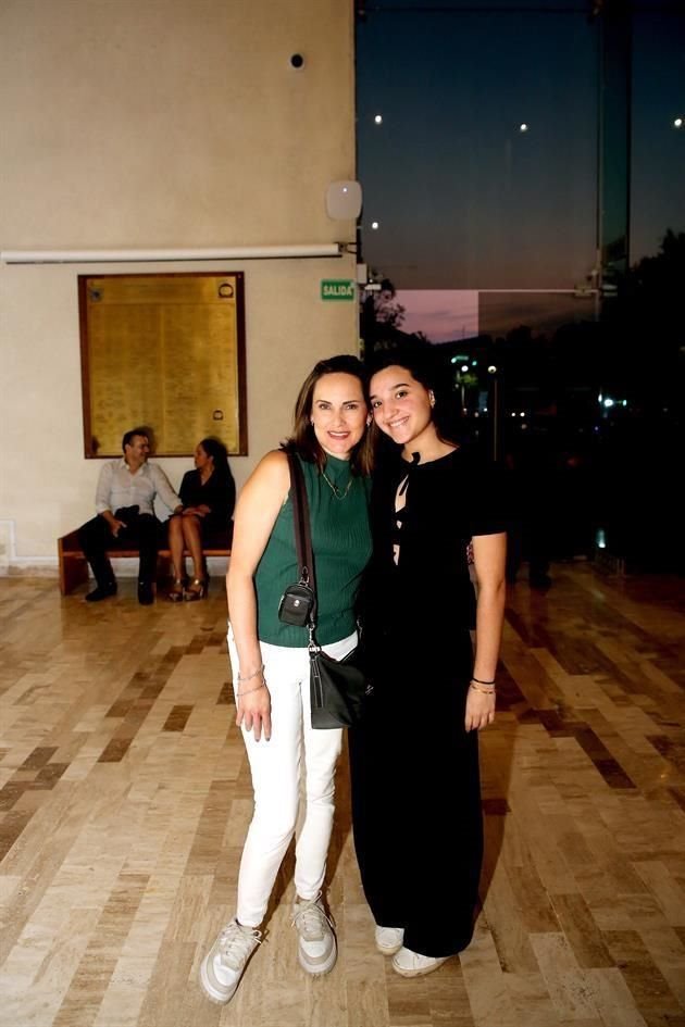 Luz Bandera y Nicole Capin