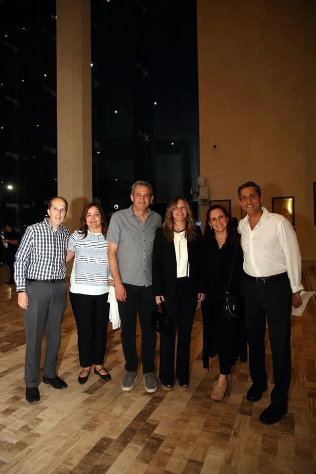Carlos Güereca, Lizzy Garza de Güereca, David Huerta, Ana Torres de Huerta, Nina Letayf de Fernández y Francisco Fernández