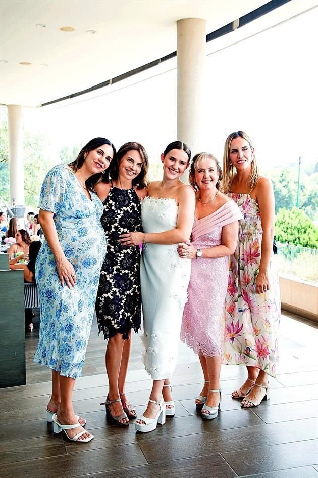 Ale Morales, Ana González, LA NOVIA, Lucía Ravizé de Morales y Ana Morales